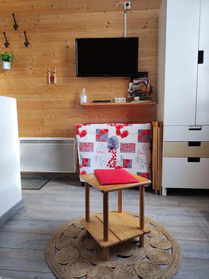 Le Petit Nid Rouge Apartment Ustou Екстериор снимка