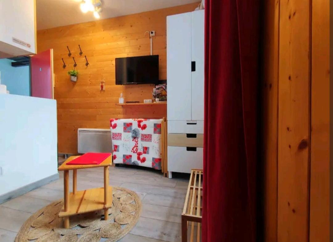 Le Petit Nid Rouge Apartment Ustou Екстериор снимка